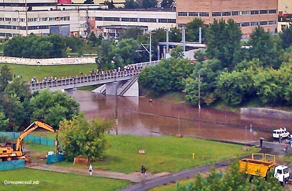Потоп на Боровке под мостом